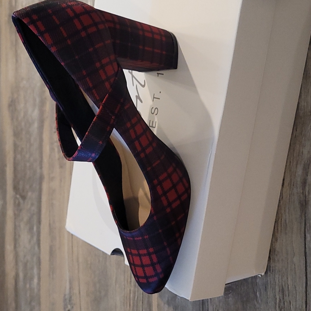 NwB Red Plaid Heels Sz 7.5